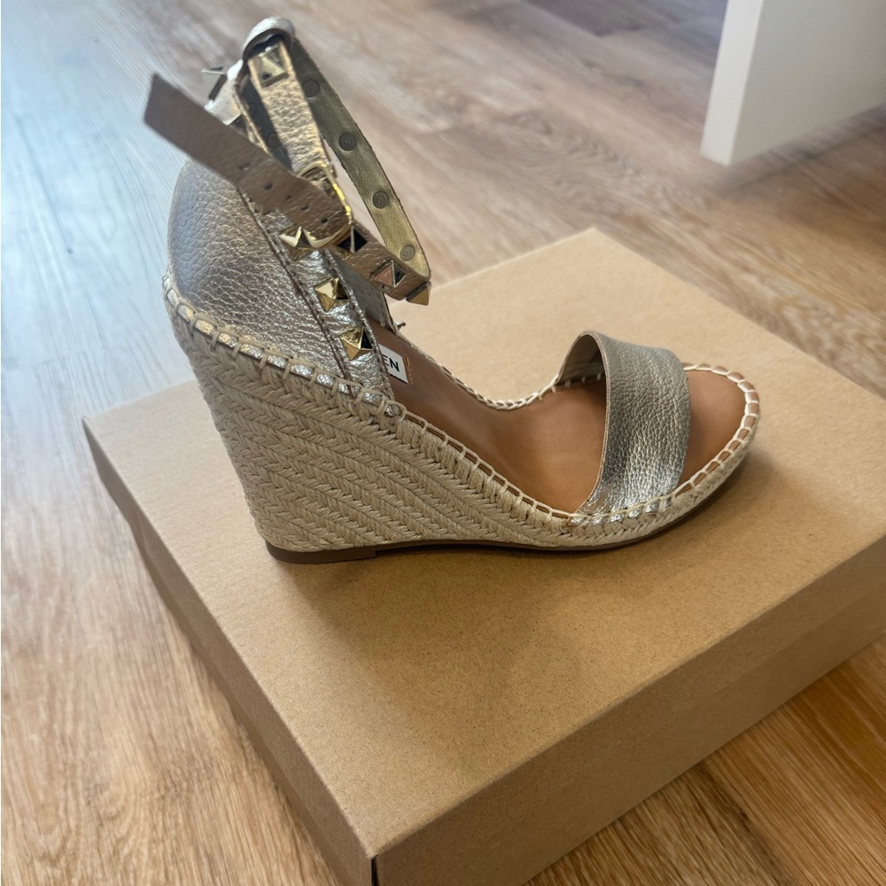 Steve Madden wedges. Size 7